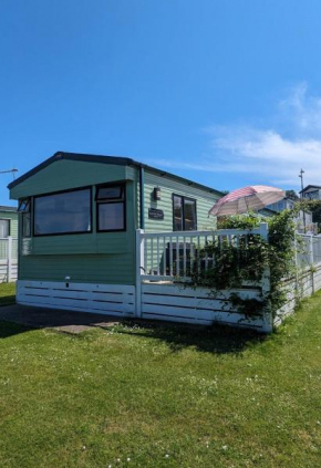 LOVELY BRIGHT MODERN CARAVAN SWANAGE on PEACEFUL AND TRANQUIL HOLIDAY PARK